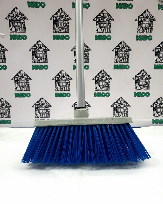 ESCOBA TAPATIA CON BASTON