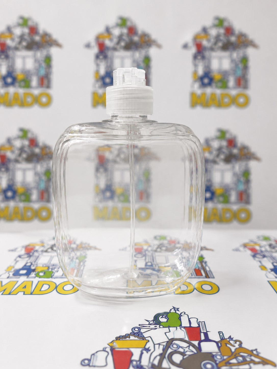 BOTELLA DISPENSADORA TRANSPARENTE CON TAPA