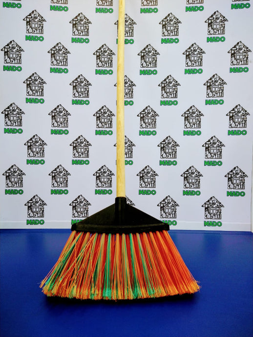 ESCOBA PLASTICA GRANDE PZ