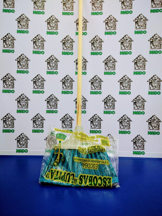 ESCOBA PLASTICA MEDIANA PZ